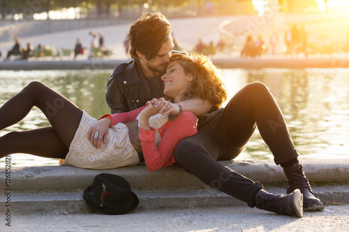 Photography Young couple visiting paris