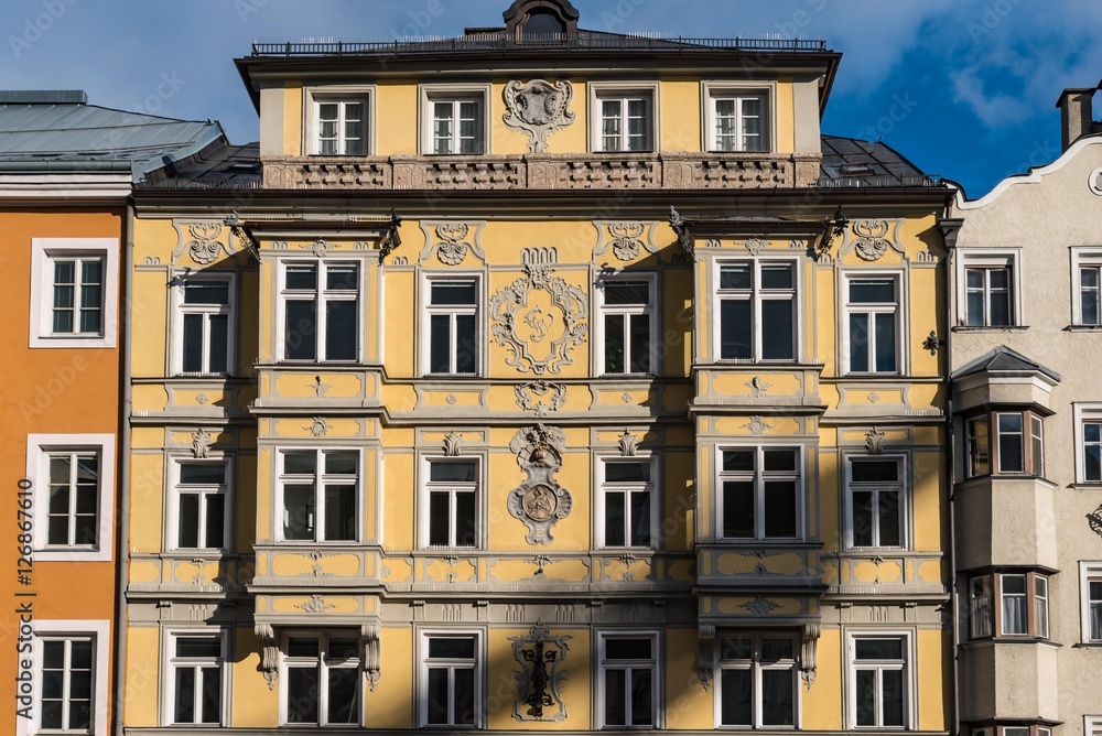 Sehenswerte Fassade mit Stukkatur, Innsbruck, historisches Zentrum, Maria-Theresien-Straße