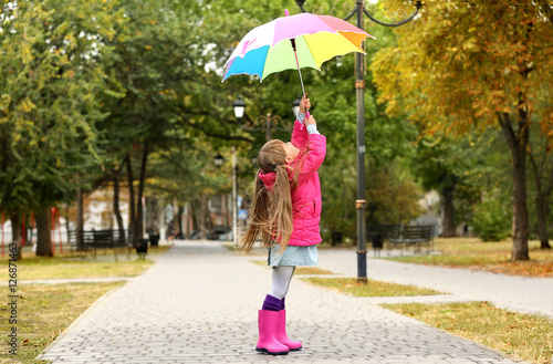 Cute girl with colorful umb...