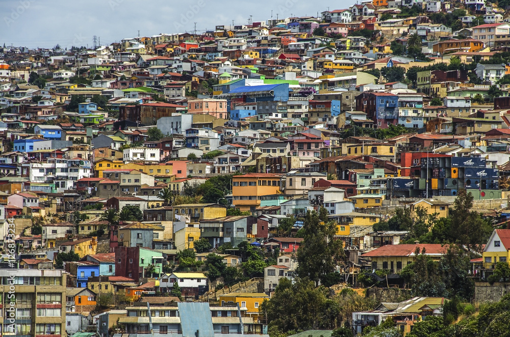 Fototapeta premium Kolorowe budynki w Valparaiso, Chile
