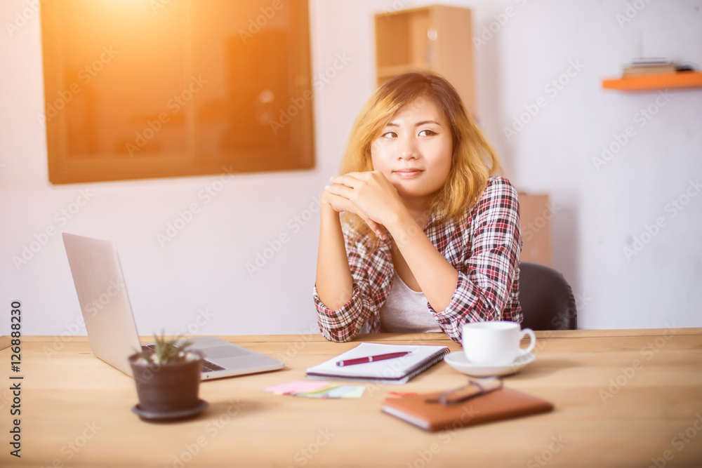 business woman writing something on notepad in office. business woman writing something on notepad in office.