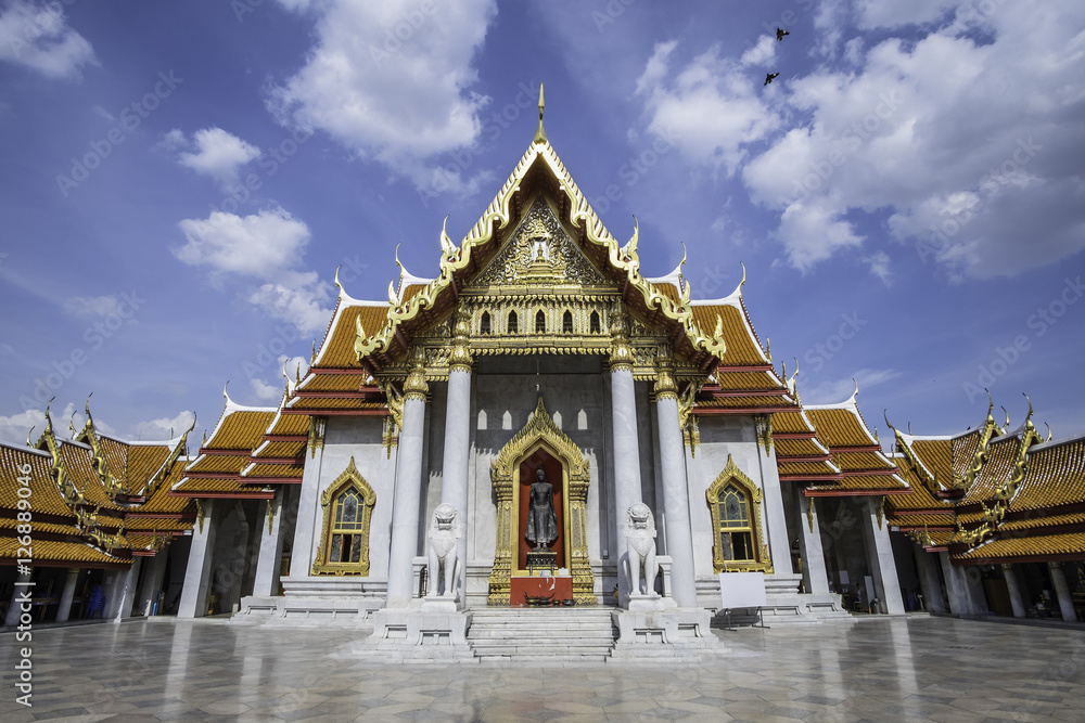 Naklejka premium Wat Benchamabophit or Wat Ben in short is a marble temple in Bangkok