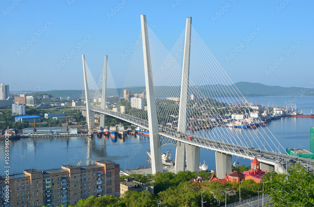 Владивосток, вантовый мост через бухту Золотой Рог