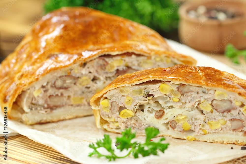 Meat pie with haricot and sweet corn