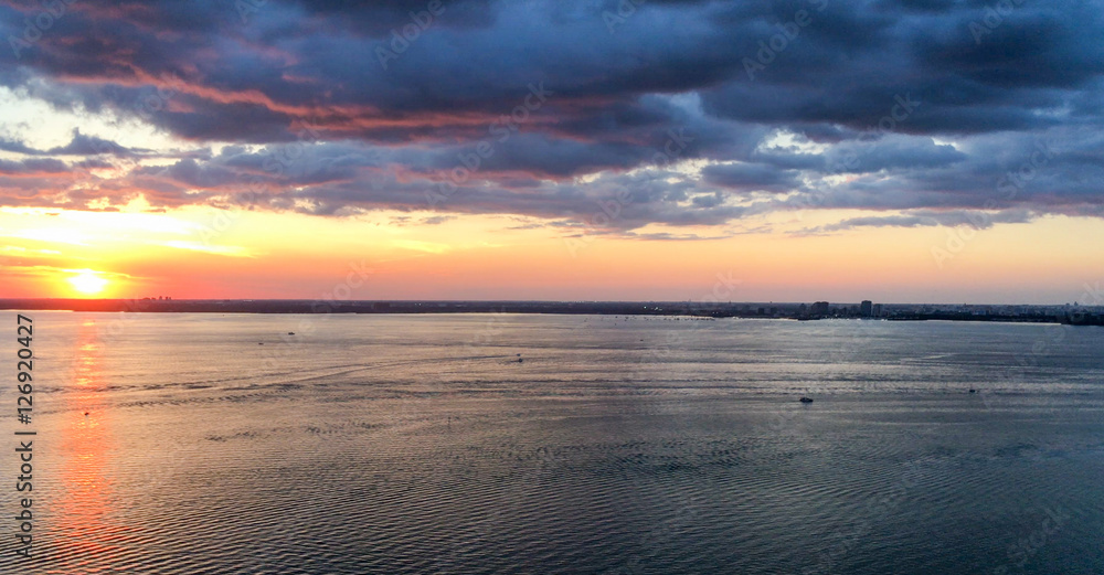 Fototapeta premium Beautiful ocean sunset