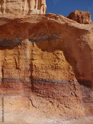 Gros plan : roche de grès multicolore