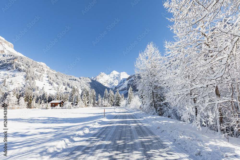 Fototapeta premium Oeschinenstrasse