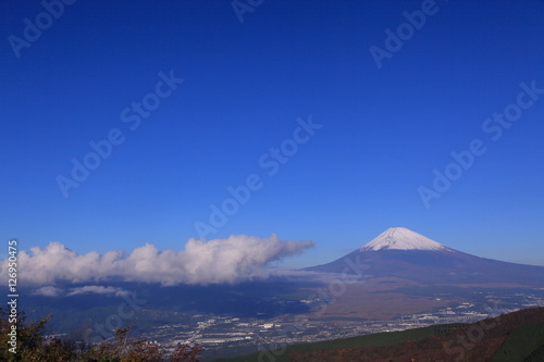 秋空の中の富士山