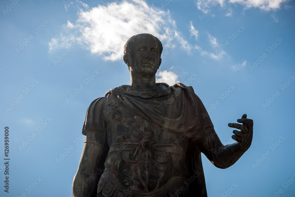 Statua di Giulio Cesare ai fori imperiali Stock Photo Adobe Stock