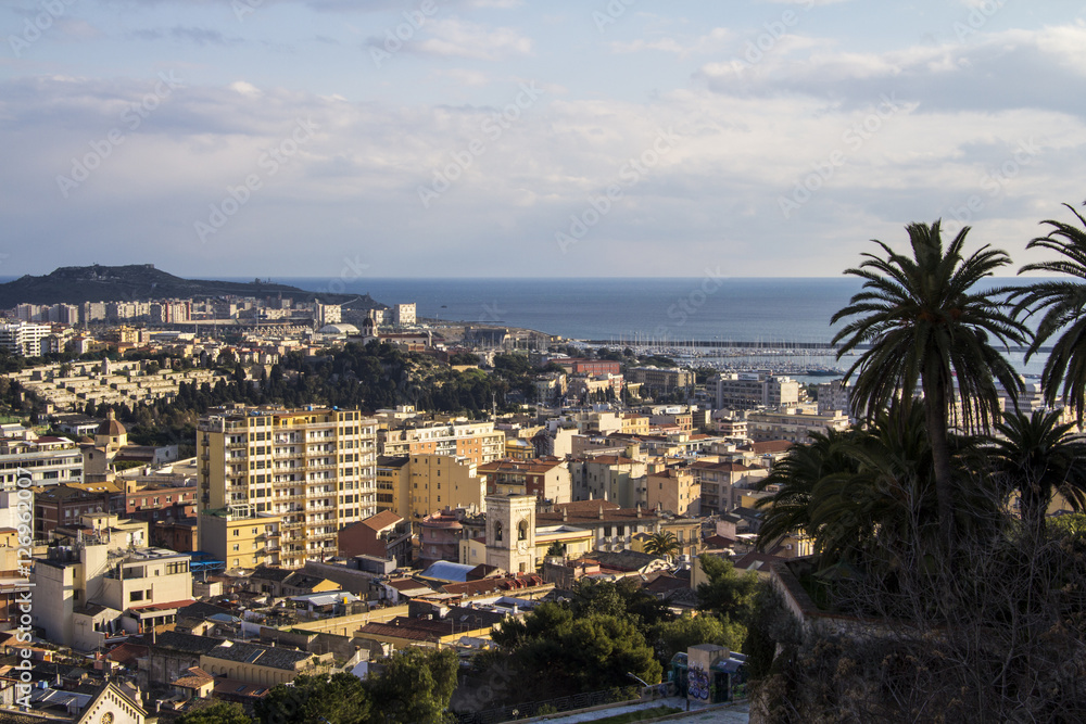 Cagliari: panorama cittadino, sullo sfondo si vede il mare del Golfo di Cagliari - Sardegna