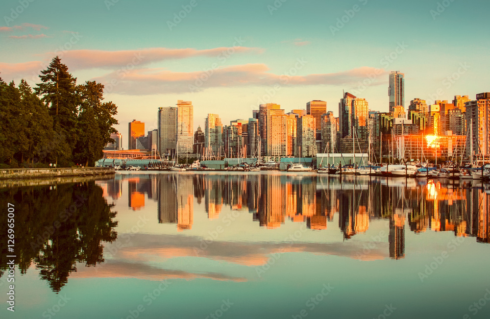 Naklejka premium Vancouver skyline with Stanley Park at sunset, British Columbia, Canada
