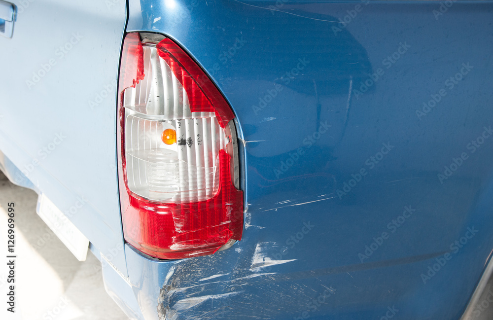 Car get damaged by accident,Broken the rear lights 