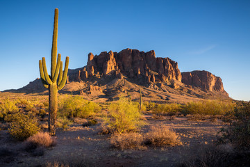 Fototapete Grau 2 Superstition Mountains in Arizona  © jon manjeot