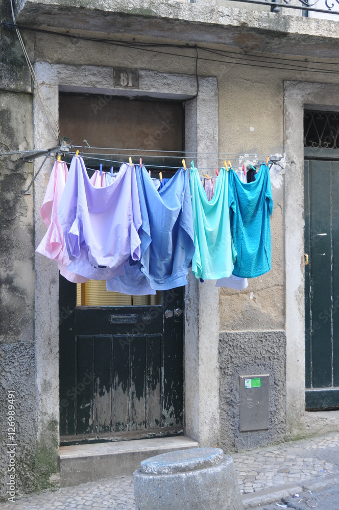 Zum trocknen aufgehängt Wäsche in Lissabon