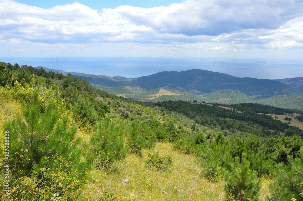 Крымский пейзаж с предгорий плато Караби-Яйла