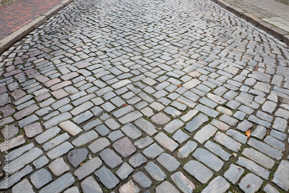 alte Straße mit Kopfsteinpflaster Stock-Foto | Adobe Stock