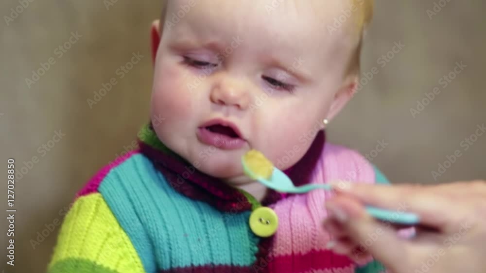 Baby girl does not want to eat from a spoon Baby girl does not want to eat from a spoon