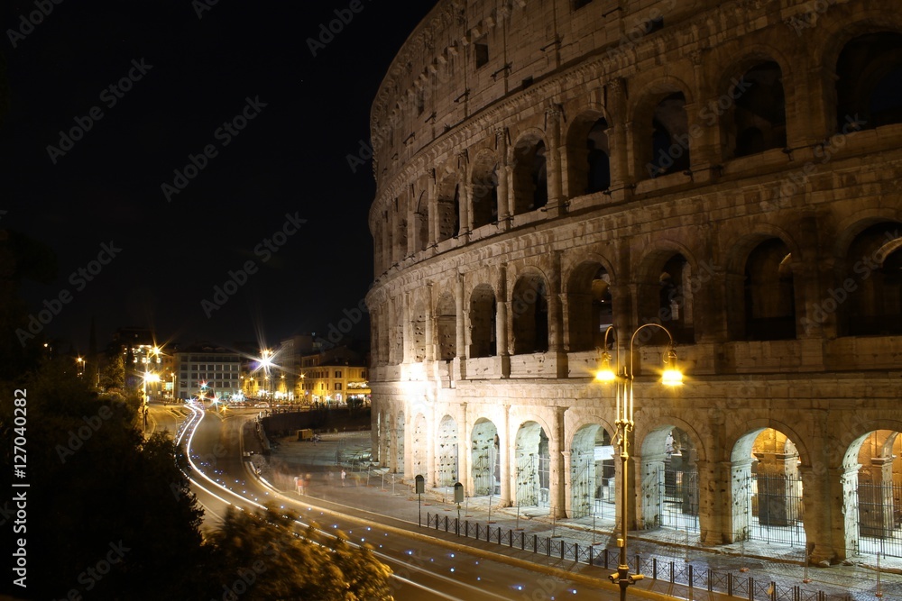 Fototapeta premium light trails and colosseum