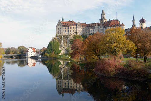 Donau mit Hohenzollernschloss Sigmaringen