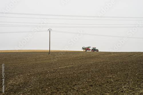 Acker nach der Unkrautvernichtung mit Feldspritze - Field after weed destruction with herbicide photo