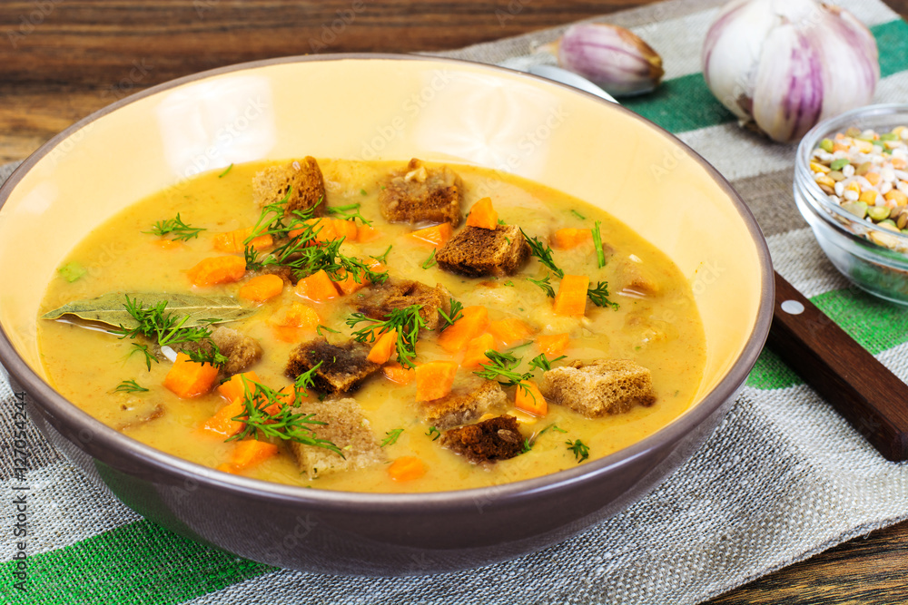 Pea Soup with Carrots and Croutons Pea Soup with Carrots and Croutons