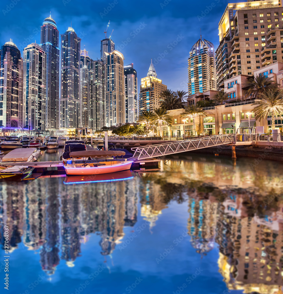 Fototapeta premium Evening in Dubai Marina,Dubai,United Arab Emirates