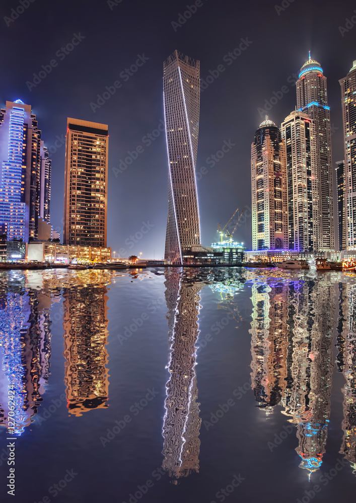Obraz premium Evening in Dubai Marina,Dubai,United Arab Emirates