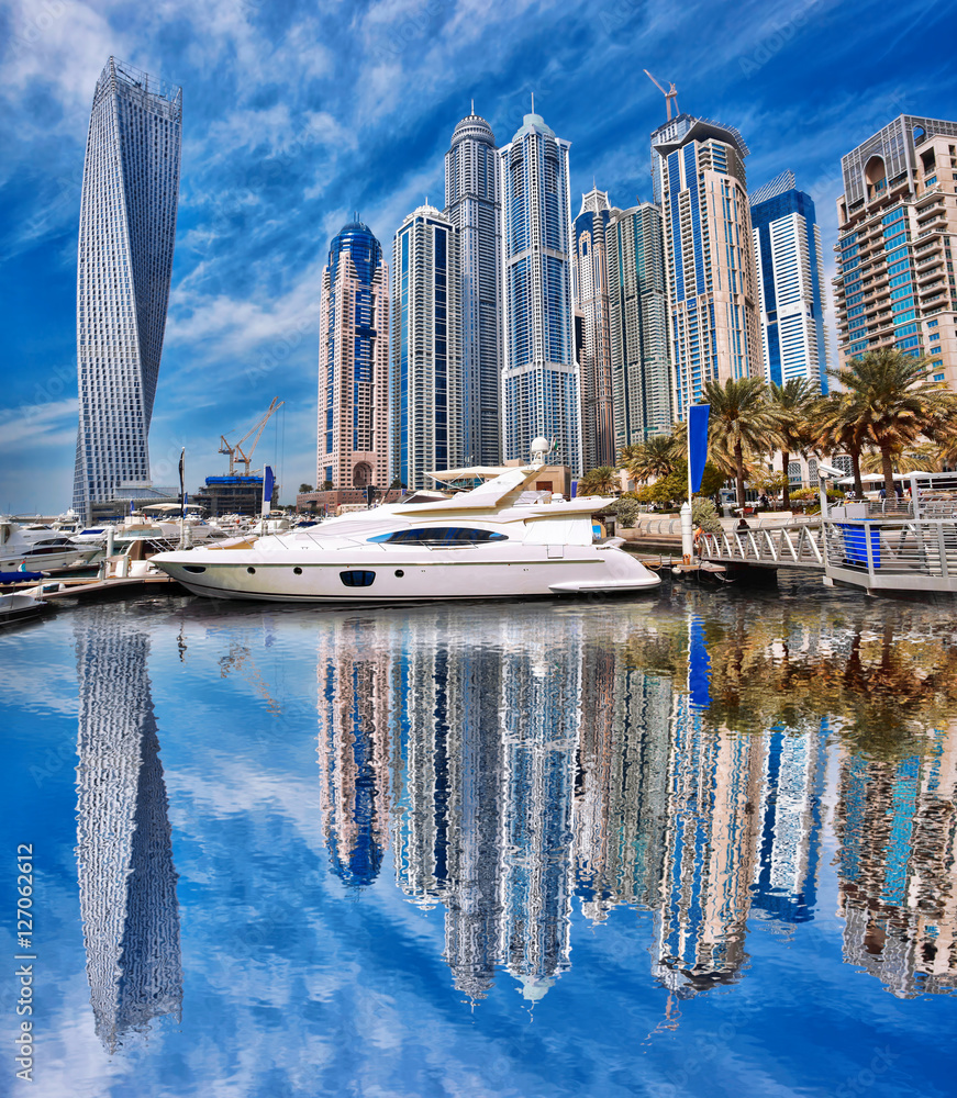 Obraz premium Dubai Marina with boats in Dubai, United Arab Emirates, Middle East
