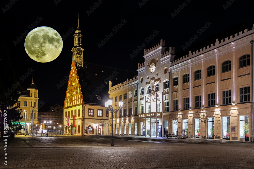 Fototapeta premium Zwickau Hauptmarkt mit Supermond