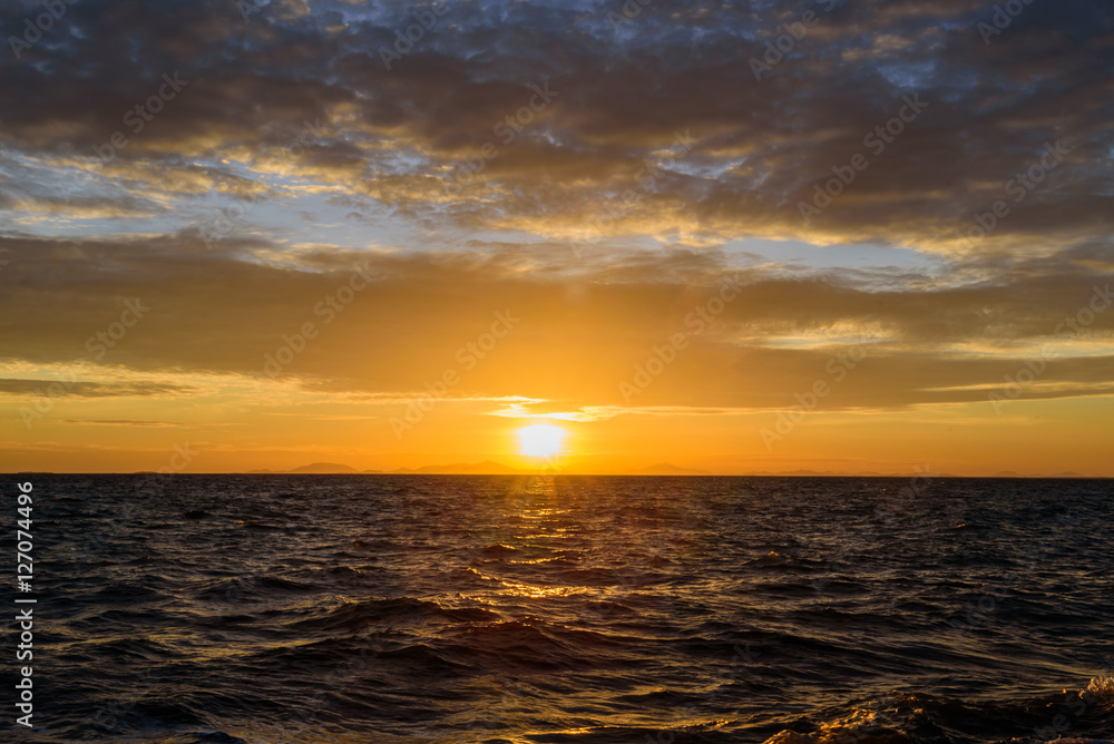 Obraz premium sunset and shadow sea