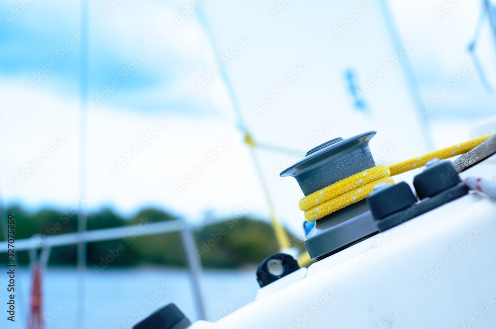 Boat winch, schoot, staysail sheet, genua and halyard fouled around