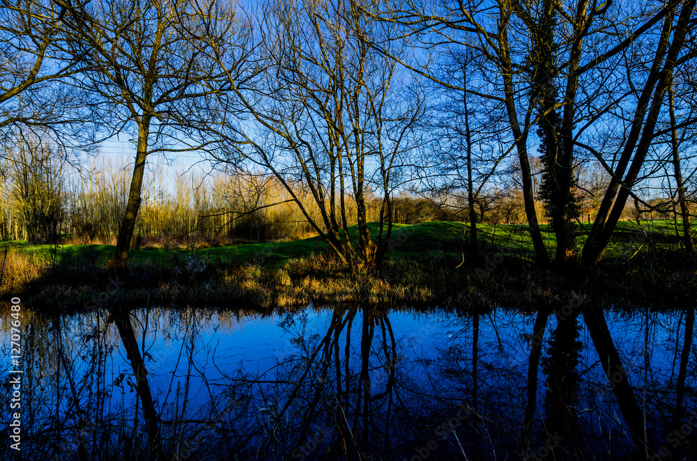 lake river beautiful water scenery worcestershire uk