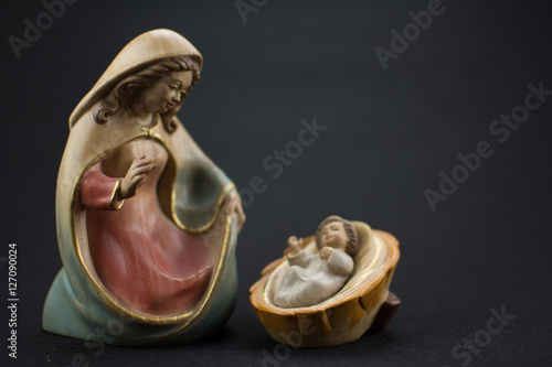 Wallpaper Mural krippenfiguren maria mit dem christkind Torontodigital.ca