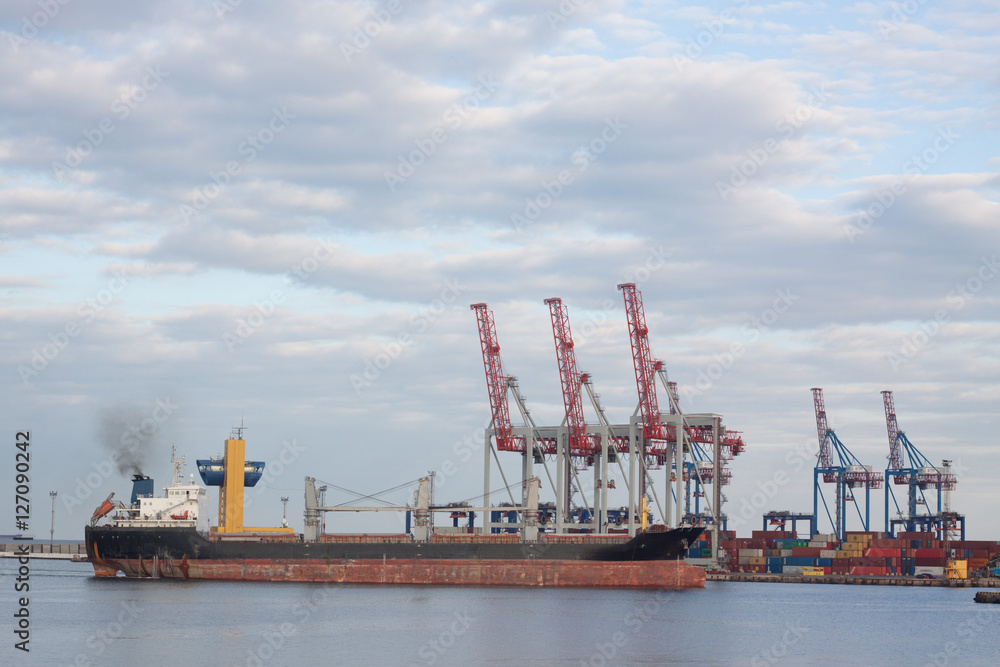 bulck ship and cranes 