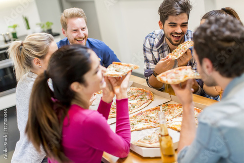 Wallpaper Mural Friends eating pizza Torontodigital.ca