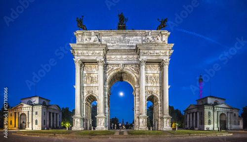 Arch of Peace in Milan photo