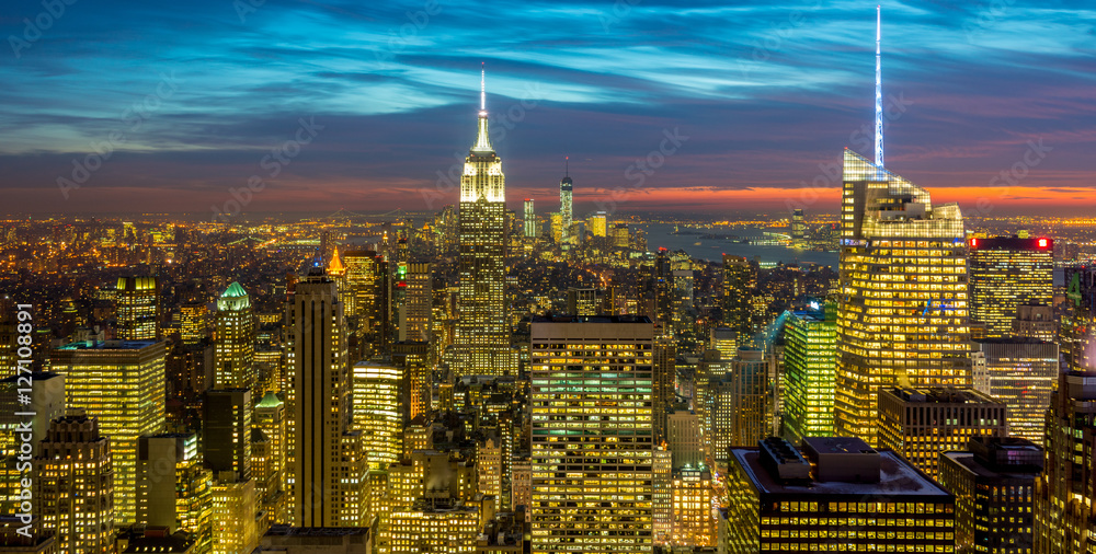 Fototapeta premium View of New York Manhattan during sunset hours