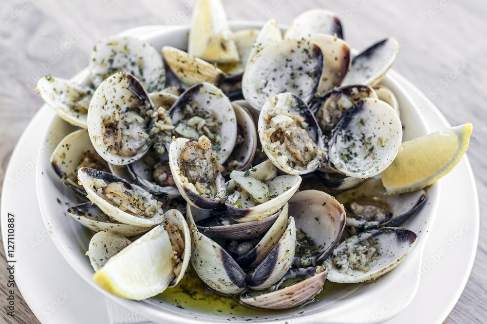 garlic white wine steamed clams seafood tapas simple snack garlic white wine steamed clams seafood tapas simple snack