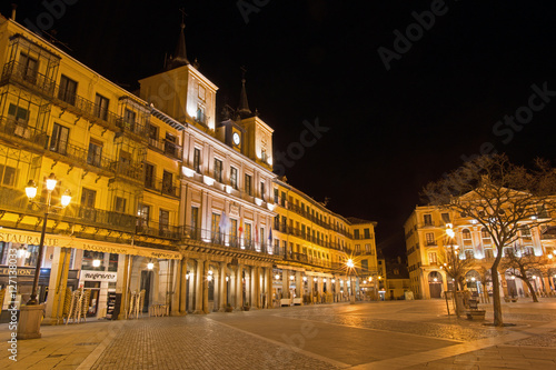 Fototapeta Naklejka Na Ścianę i Meble -  SEGOVIA, SPAIN, APRIL - 13, 2016: The Plaza Mayor square at night.