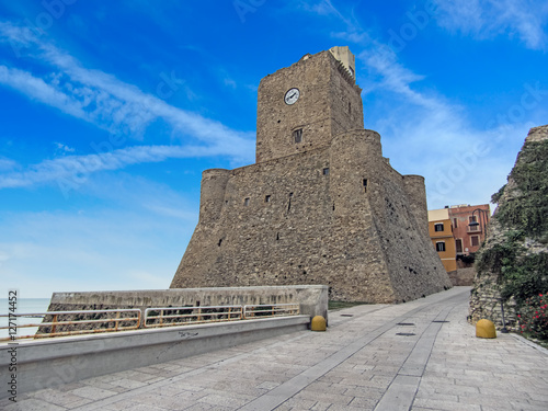 Foto Termoli ed il Castello Svevo del Borgo Fortificato