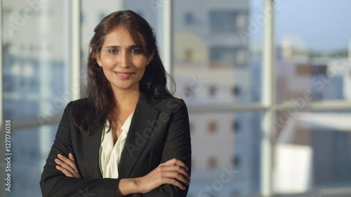 MS Portrait of businesswoman / Singapore