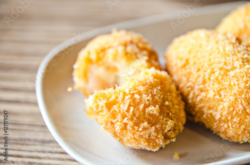 Foto Japanese fusion food, cream and broccoli croquette