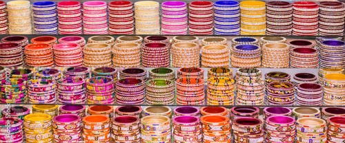 Valokuva Colorful wristbands on local market, Pushkar, India