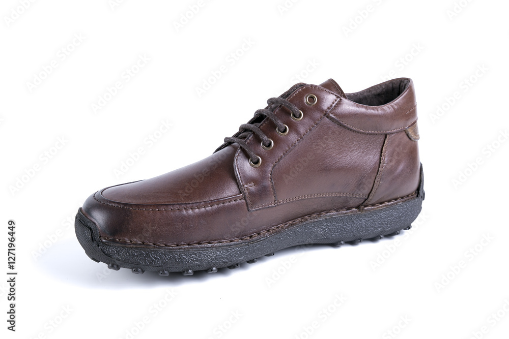 botim masculino em pele em fundo branco botim masculino em pele em fundo branco