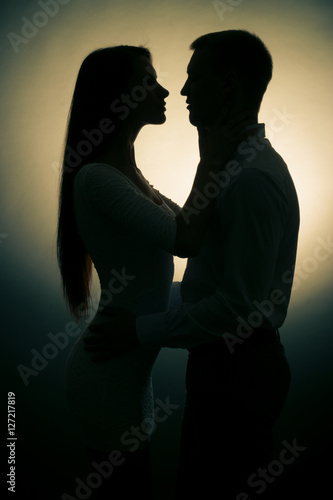 silhouette couple in love