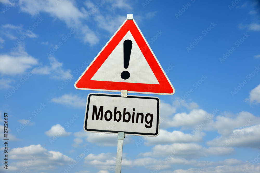 Mobbing, Psychoterror, Berufsleben, mobben, Schild, Achtung, Warnung, symbolisch, Arbeitsrecht, Kollegen, Ausgrenzung, Diskriminierung, Arbeitspsychologie Mobbing, Psychoterror, Berufsleben, mobben, Schild, Achtung, Warnung, symbolisch, Arbeitsrecht, Kollegen, Ausgrenzung, Diskriminierung, Arbeitspsychologie