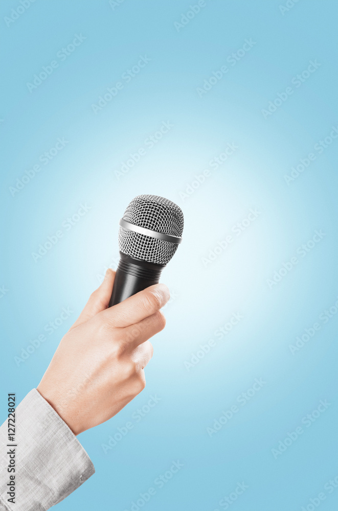 Microfono in mano per intervista Stock Photo | Adobe Stock