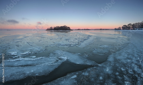 Ice in lake in the norning