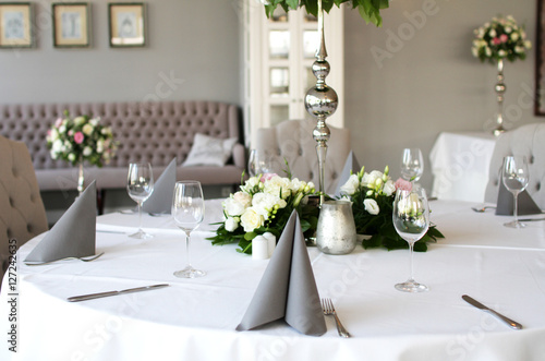 Obraz na płótnie Pledged to dinner table w salonie
