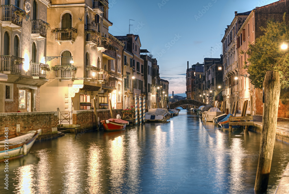 Naklejka premium Typical small Venetian Canal Rio de San Vio at evening, Venice (Venezia), Italy, Europe